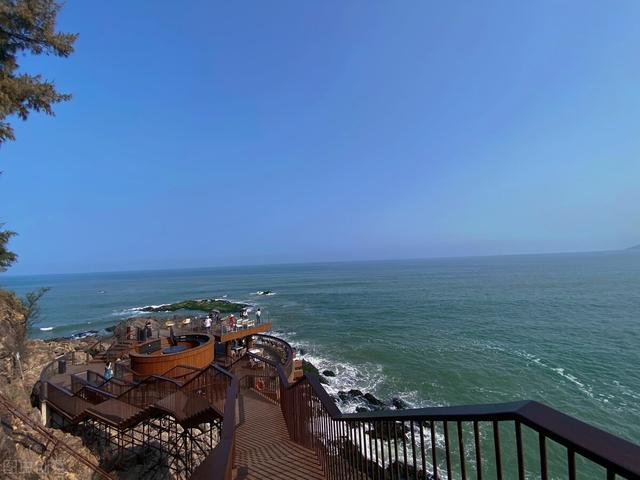 离广州最近的海滩景点,离广东近的海滩(被惠州双月湾这个小众海景民宿