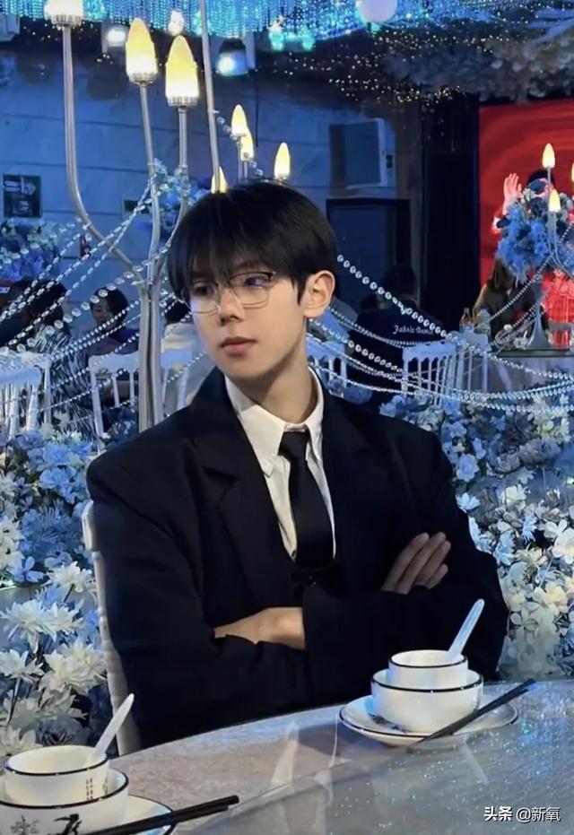 扑棱蛾子是什么梗，扑棱蛾子是什么梗贝斯（听说他换头是靠p的）