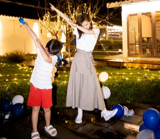 王朔与王子文私下关系，与贾乃亮传绯闻多年、未婚生子