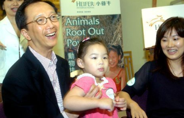 伏明霞的无性婚姻，伏明霞什么时候离的婚（伏明霞24岁嫁50岁富商）