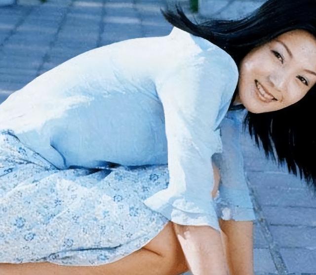 谢雨欣的黑历史，被“逃犯”捧“上位”的谢雨欣