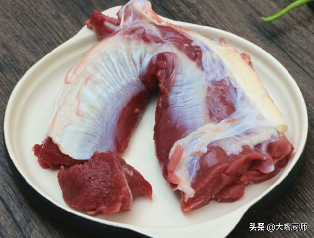 羊蝎子是羊身上的哪个部位，羊蝎子是羊的哪个部位（内行人专挑4个部位）