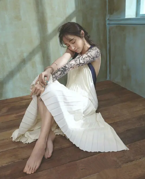 姚笛现状如何，身材高挑气质十足（姚笛：和文章当街拥吻）