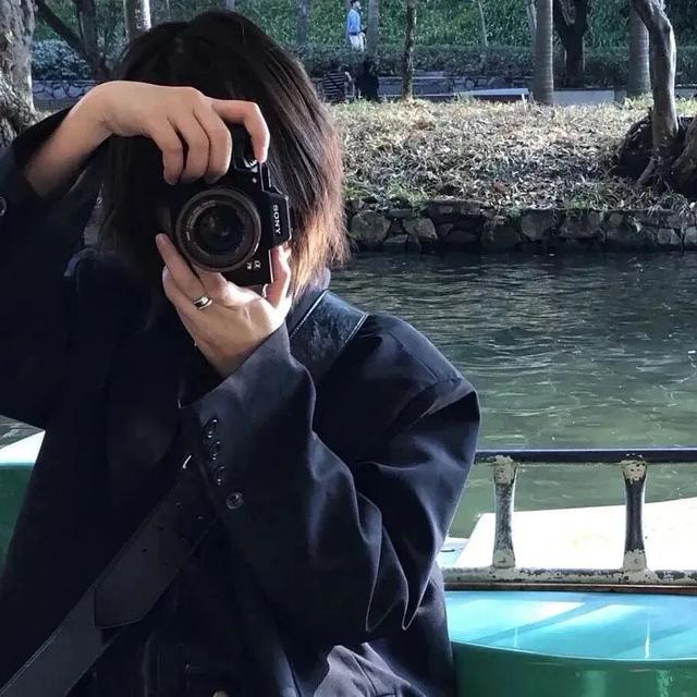 枯燥难过的头像微信，枯燥难过的头像（臭宝，该换微信头像啦）