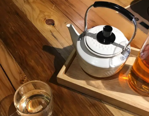 喝茶享受的句子，形容喝茶惬意的句子有哪些（适合喝茶时发朋友圈的人生感悟）