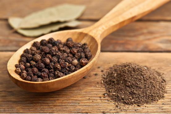 怎么炖羊肉好吃，怎样做羊肉好吃（4种香料让羊肉不腥不膻）