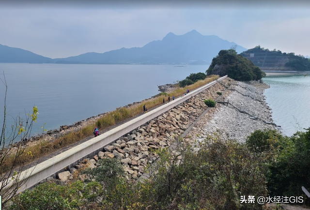 香港新界属于哪个区，香港新界属于哪个区域（寸土寸金的香港还有一大片荒地）