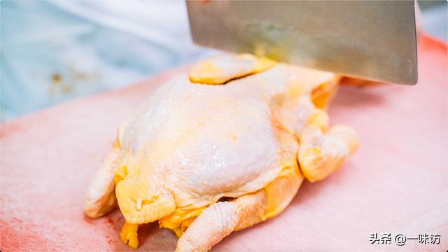 椰青怎么吃，椰子怎么吃?怎么打开?视频（香港超流行椰青炖鲍鱼汤做法）