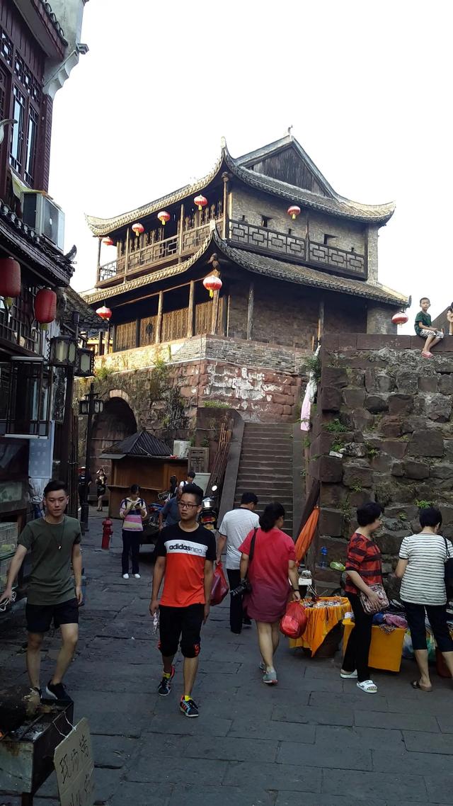 凤凰古城住宿推荐，凤凰古城内住宿推荐（凤凰古城）