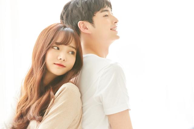 夸女人漂亮的句子，夸女人漂亮幽默句子（夸奖女孩子的经典语句）