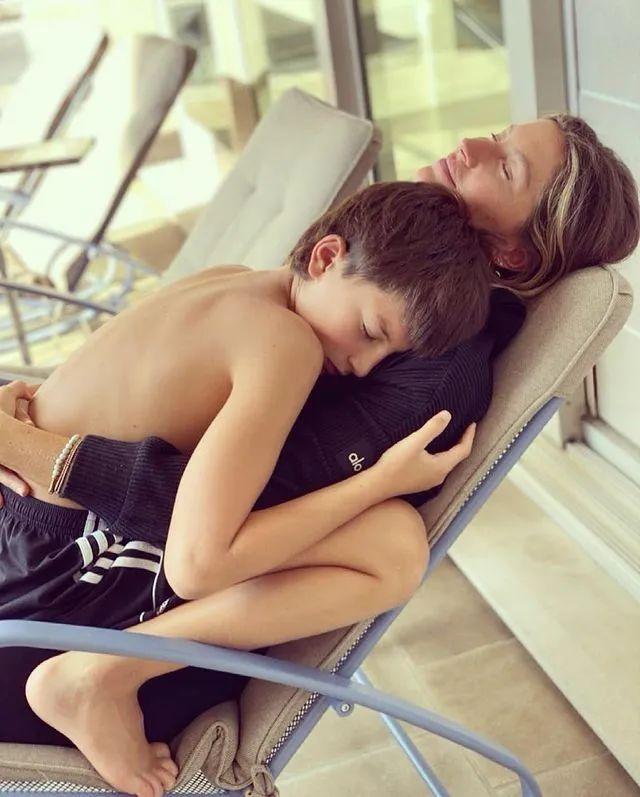 吉赛尔邦辰的老公，吉赛尔邦辰老公（顶级超模甘愿回归家庭带13年娃）