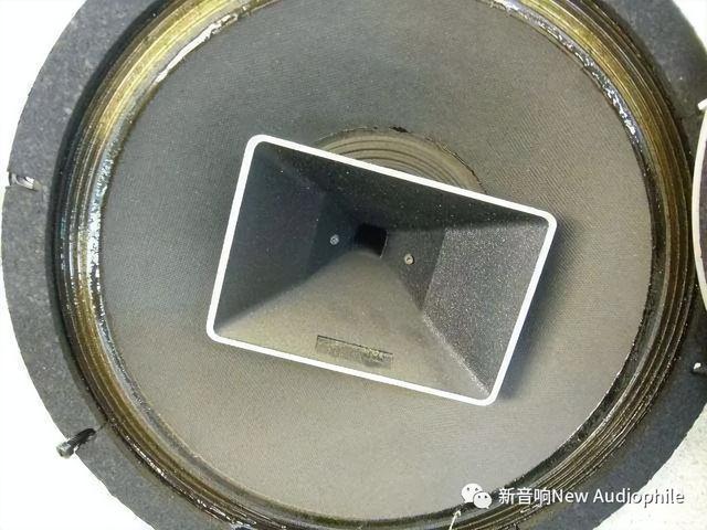 哈曼卡顿和jbl，jbl和哈曼卡顿是什么关系（经典永流传，不朽的JBL名箱）