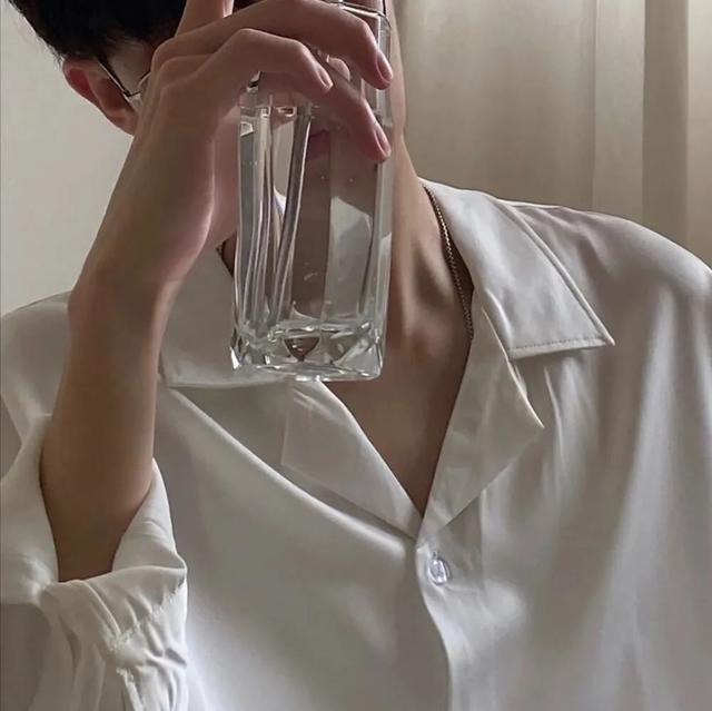 高级感男生头像，高级感拉满的男生头像微信（小众又高级的不露脸男生头像）