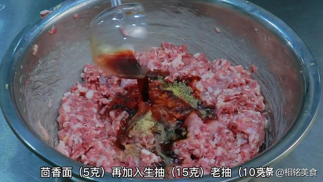 羊肉饺子馅怎么调好吃，纯羊肉水饺如何调馅好吃（记住2放3不放技巧）