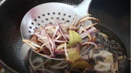 鲜辣椒酱的做法，鲜辣椒酱的制作方法（一次做好存冰箱）
