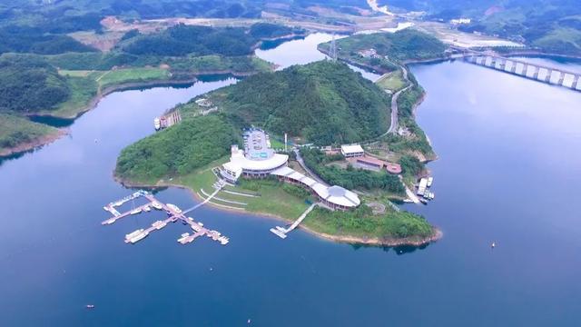 武当太极湖，武当太极剑49式视频李德印教学（太极湖水上游邀您来嗨）