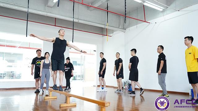 怎么考健身教练，怎么报考健身教练资格证（考取证书需要多少钱呢）