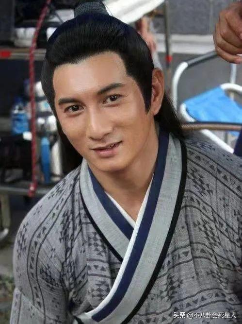 《十七岁不哭》的演员有郝蕾,李晨,张超,陈嫣嫣,王卓,李轩,李牧,牛