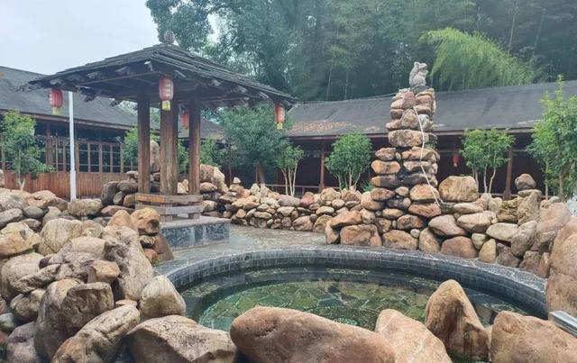 江西有哪些地方可以泡温泉，江西哪里可以泡温泉的地方（夏季避暑季——江西15家最火温泉绝对不可错过）