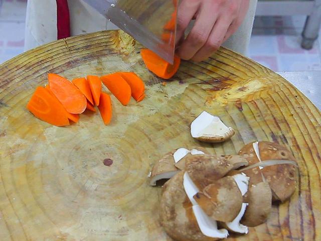 减肥可以吃牛杂吗，减肥可以吃牛杂吗晚上（牛肉排倒数第二）