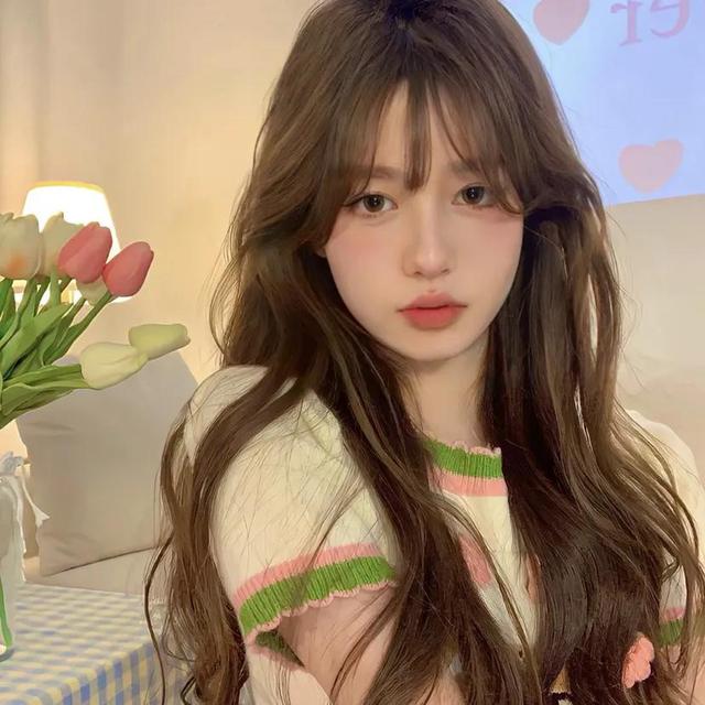 漂亮小姐姐图片，高清漂亮小姐姐的真人头像 俞人间-  ‘玫瑰可以在荒野盛开 深海也可以有星光.’微信（小裙子都觉得怀才不遇）