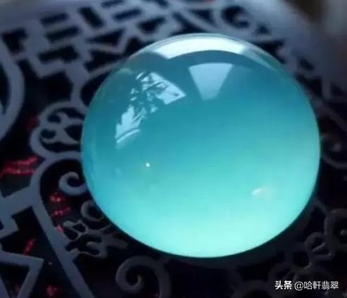 天青冻和翡翠的区别是什么，玉石界3大蓝色妖姬—天青冻、海蓝宝、蓝水翡翠