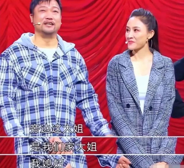 贾冰家庭情况，曾被质疑“老牛吃嫩草”