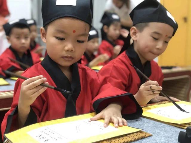 开笔礼祝愿孩子的话，开笔礼家长寄语（诺亚舟森林幼儿园大班开笔礼）