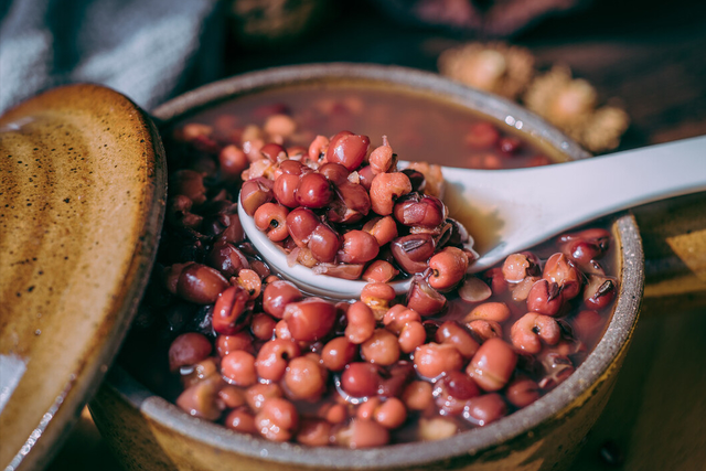 红豆没泡煮多久才会熟，红豆不泡煮多久才会熟（10分钟软烂开花）