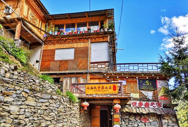 雨崩村海拔是多少，雨崩村海拔（喂马劈柴的“旷世桃源”）