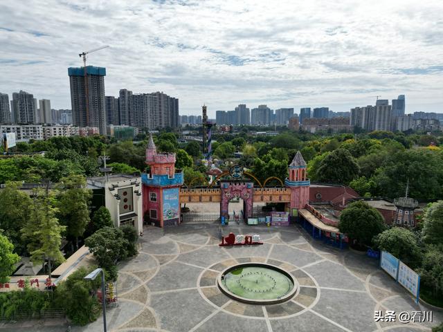 航拍成都南湖梦幻岛