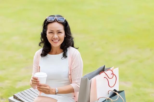 女性在什么时候分泌激素最旺盛，女人的排卵期在什么时候（“荷尔蒙”旺盛的女人）