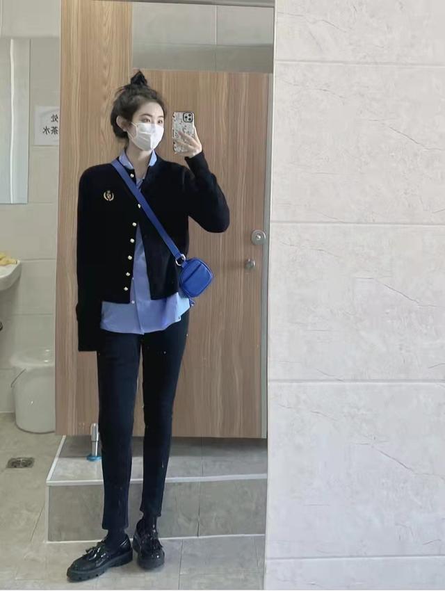 小脚运动裤配什么上衣，小脚运动裤配什么外套（小脚牛仔裤搭配什么上衣和鞋子好看）