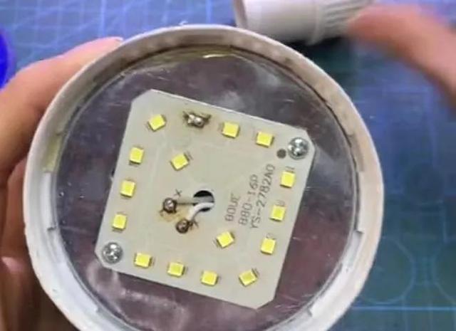 灯泡坏了怎么修，灯具电路坏了怎么修（今天教你这样修复，简单又实用）