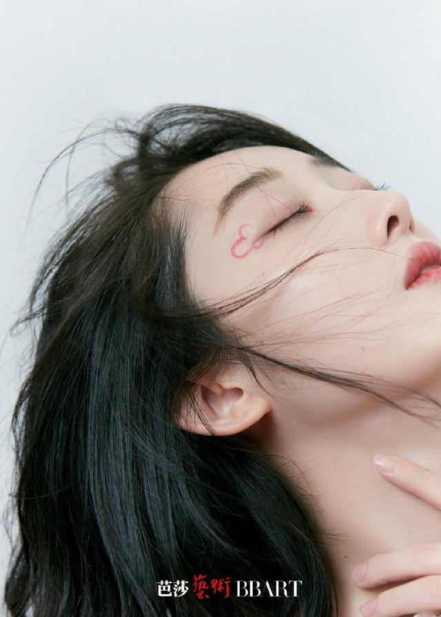 蒋梦婕周冬雨(蒋梦婕周冬雨撞脸)