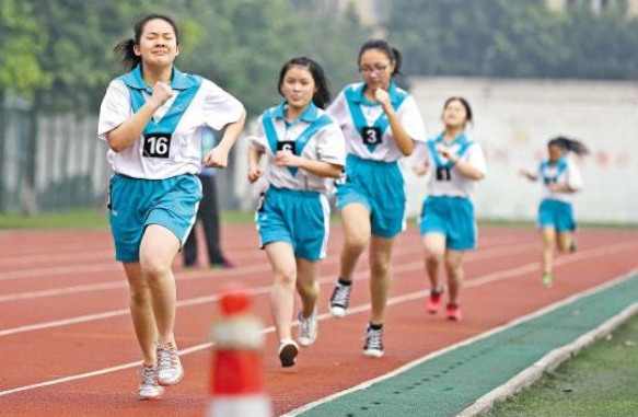 八百米怎么跑不累，跑八百怎样不累（体育老师公认的“跑步法”）