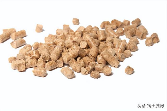猪饲料价格多少钱一吨，如何选购性价比高的猪饲料（现在最新价格多少钱一吨）