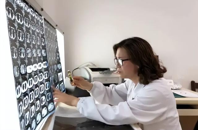 女生学医学影像学影响身体吗，女生千万不要学医学影像（看了她们上课的日常状态）