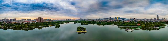 大明湖在哪里个城市，大明湖畔是什么意思（初秋的大明湖到底有多美）