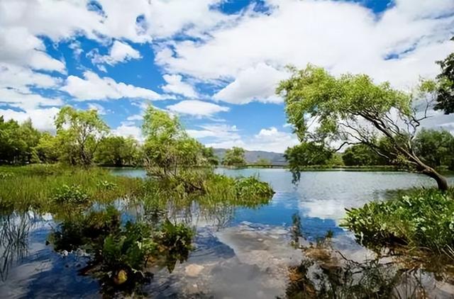 八月份的最佳旅游地方，，10大绝美避暑胜地，山美水美人更美