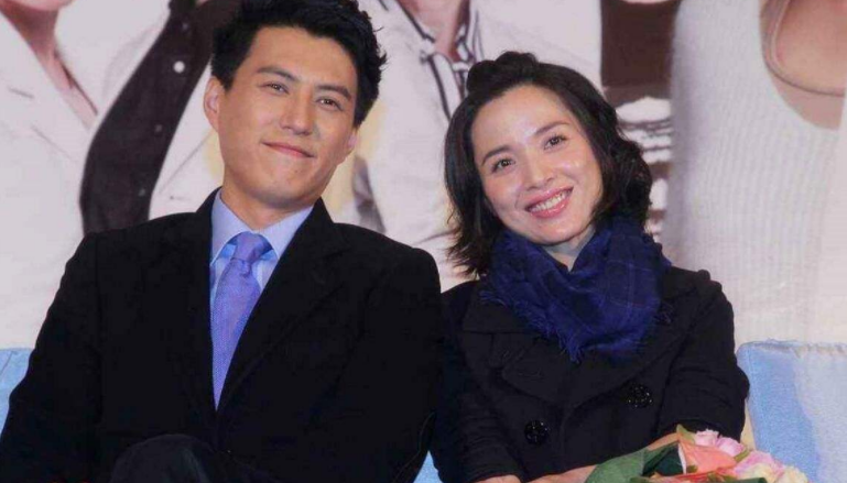 靳东老婆李佳个人简历（二婚嫁给初婚的靳东，高龄生子也幸福）