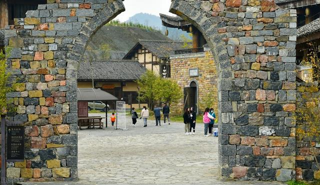 世界文化遗产名录介绍，世界文化遗产名录介绍资料（中国56项世界遗产）