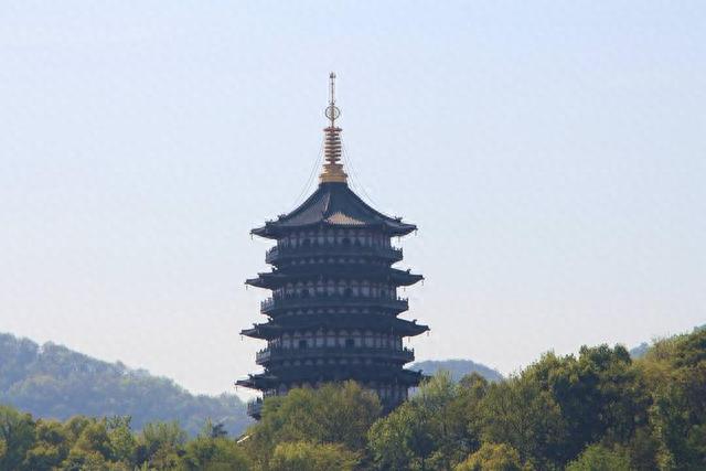 杭州四大名塔，雷峰塔，站在上面可以观赏整个西湖美景