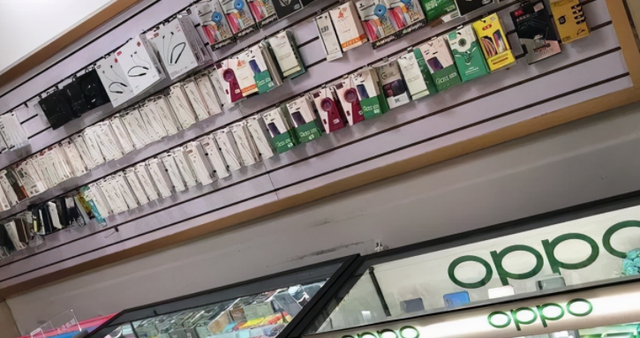 手机店创造利润的经营模式，路边的手机店冷冷清清