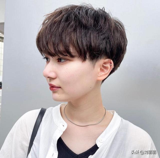 今年流行什么发型女，2020年女流行什么发型（精选流行发型15款）