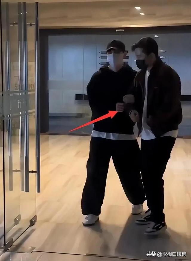 邓伦上过什么综艺，邓伦罕见地露面明显消瘦