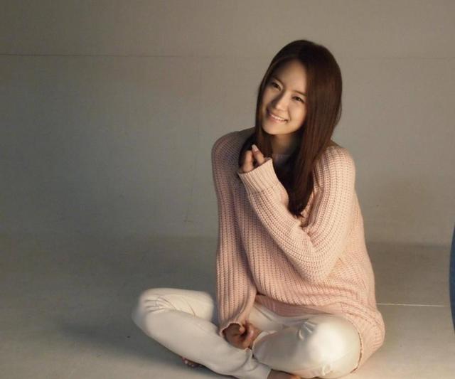 1,刘何娜(刘荷娜穿短裤躺公公大腿)