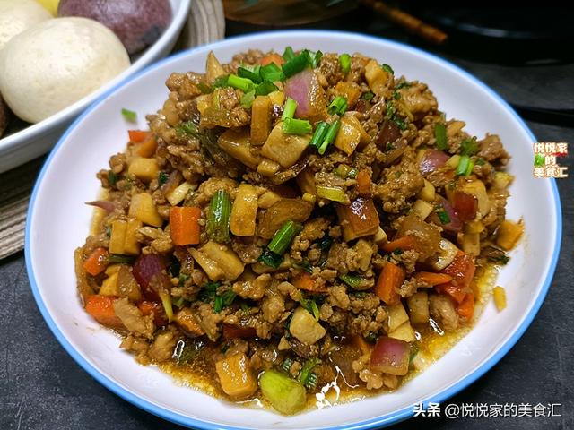 红萝卜焖肉怎么做，萝卜焖肉怎么做好吃（天越冷越该多吃这菜）