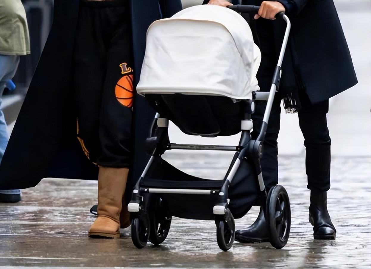 婴儿推车哪个牌子性价比高（实用性价比高的婴儿推车）