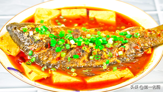 酱焖鲫鱼怎么做，伏天吃啥水果祛湿（别忘吃“河中第一鲜”）